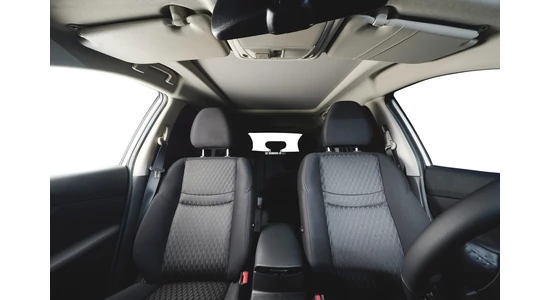 Ako zvoliť správne lepidlo na čalúnenie stropnice auta? 