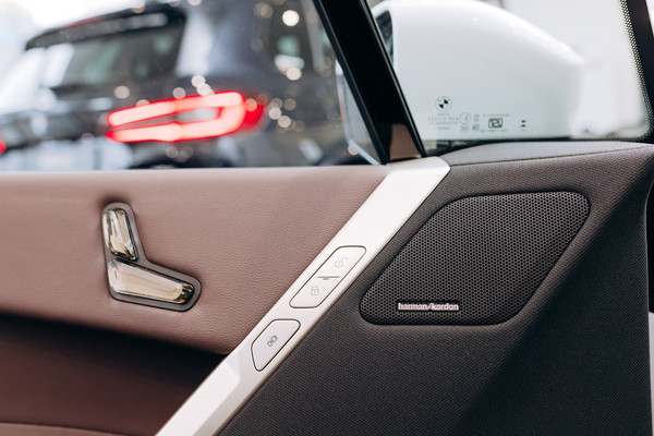 Výhody Alcantary v automobilovom interiéri.