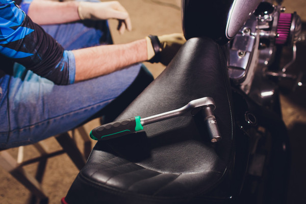 Sedadlo na mieru alebo nový poťah? Aká je cena čalúnenia sedadiel na motorky? 