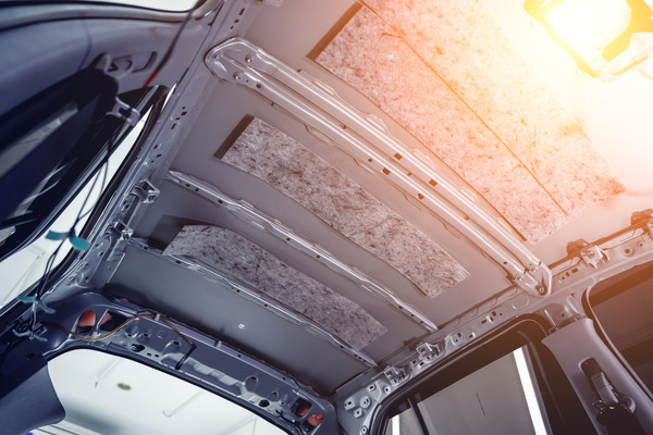 Akú látku si vybrať na čalúnenie stropu a dverí auta? 