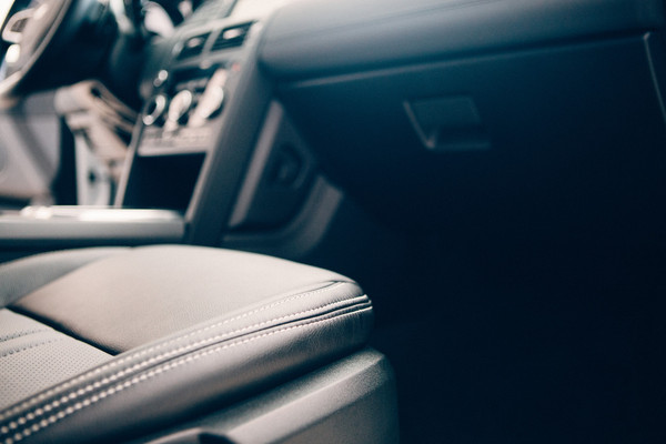 Nové čalúnenie interiéru auta môže obnoviť zánovný vzhľad vozidla.  