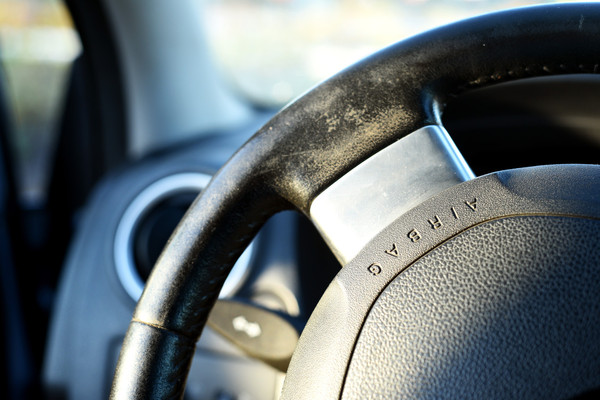 Pri poškodení volantu je nutné ho mnohokrát prečalúniť.  